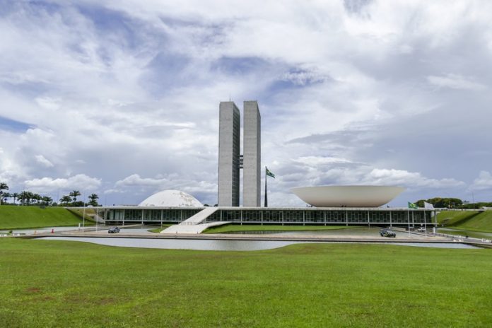 Fachada do Congresso Nacional, a sede das duas Casas do Poder Legislativo brasileiro, o Senado e a Câmara, em Brasília