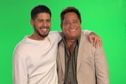 Leonardo e Zé Felipe posam durante gravação Leonardo e Zé Felipe posam durante gravação
