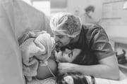 Luan Santana com Jade Magalhães e Serena na sala de cirurgia Luan Santana com Jade Magalhães e Serena na sala de cirurgia