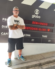 Alexandre Frota posa na entrada da TV Globo Alexandre Frota posa na entrada da TV Globo
