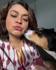 Preta Gil posa com seu doguinho