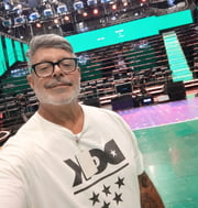 Alexandre Frota posa no palco do Domingão Alexandre Frota posa no palco do Domingão