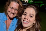 Tati Machado e a mãe, Valeria Gouvêa, posam juntas em festa Tati Machado e a mãe, Valeria Gouvêa, posam juntas em festa