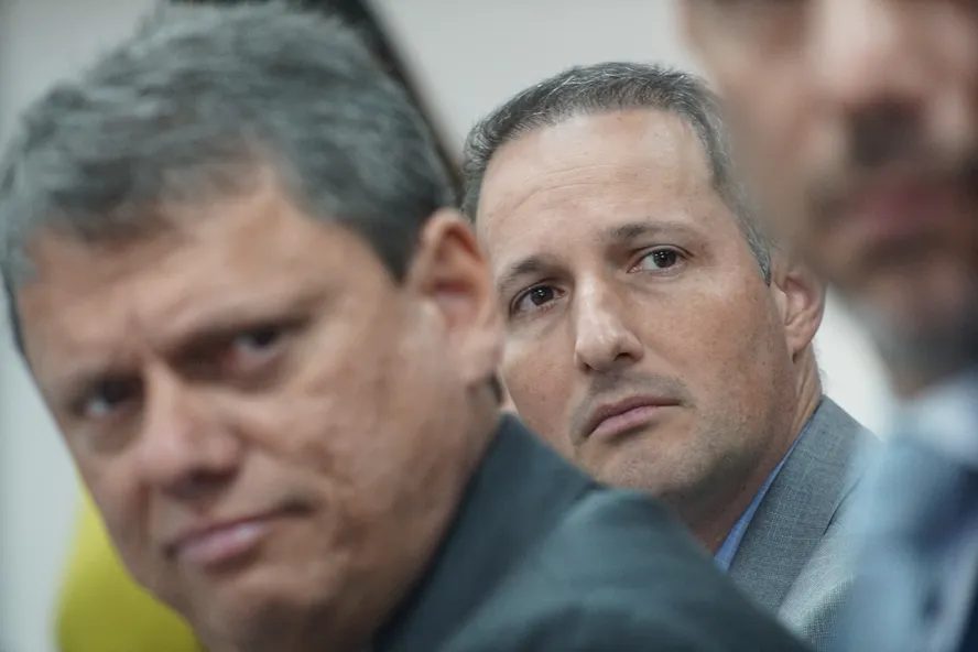 governo de sp | O governador de São Paulo, Tarcísio de Freitas (à esquerda do leitor), e o secretário de Segurança Pública de São Paulo, Guilherme Derrite | Foto: Rogério Cassimiro/Governo do Estado de SP
