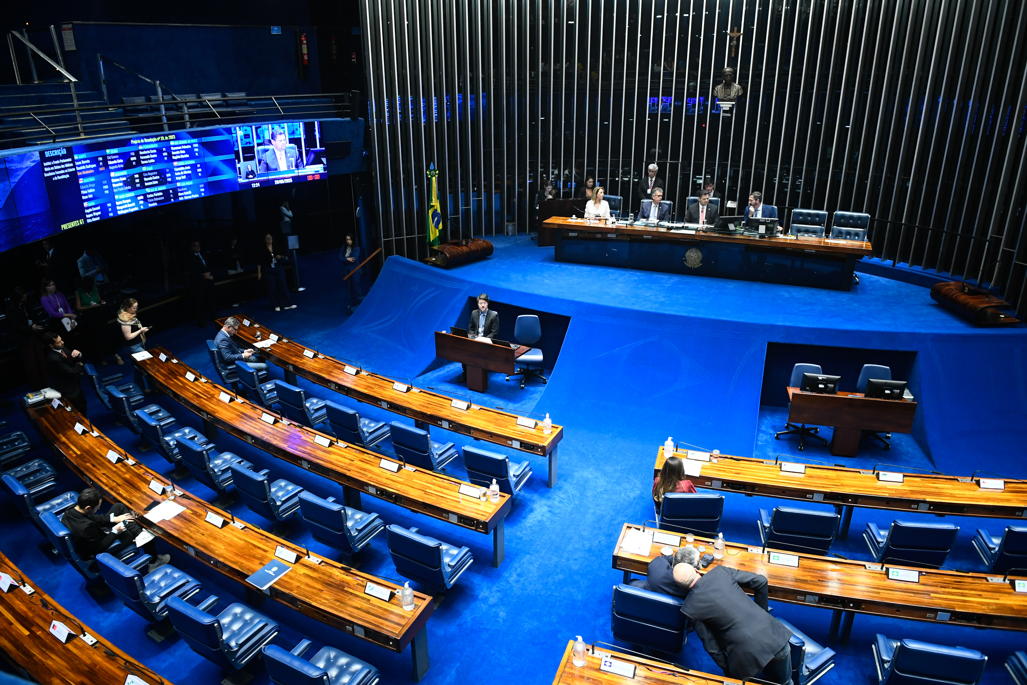 Reajuste para servidores tem peso de R$ 18 bi aos cofres públicos só em 2025
