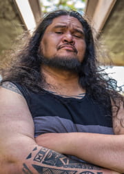 David Hekili Kenui Bell, que participou da live-action de Lilo & Stitch, morre menos de mês após a estreia do longa