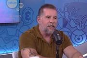 Ele é ator e humorista
