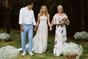 Sasha de mãos dadas com os pais, Luciano Szafir e Xuxa, rumo ao altar em 2021 Sasha de mãos dadas com os pais, Luciano Szafir e Xuxa, rumo ao altar em 2021