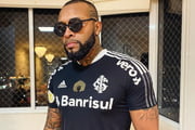 O humorista foi batizado no último sábado (1º/6) e relembrou a decisão nesta quarta (5/6): "Sempre bate aquela emoção"