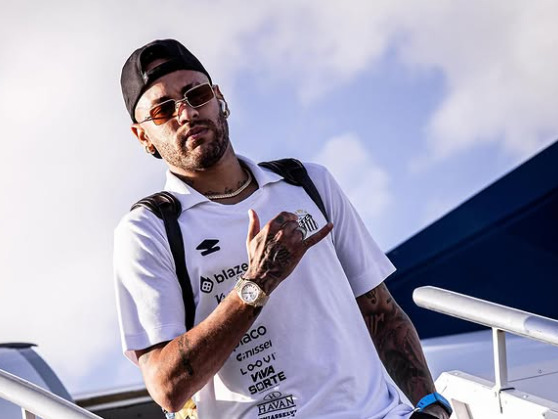 Neymar Jr. cai em pegadinha no Santos e desabafa: ‘É triste ser julgado’