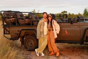 Nicolas Prattes e Sabrina Sato em lua de mel na África Nicolas Prattes e Sabrina Sato em lua de mel na África