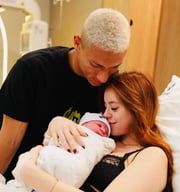 O bebê levará o nome do pai e se chamará Richarlison Jr. O bebê levará o nome do pai e se chamará Richarlison Jr.