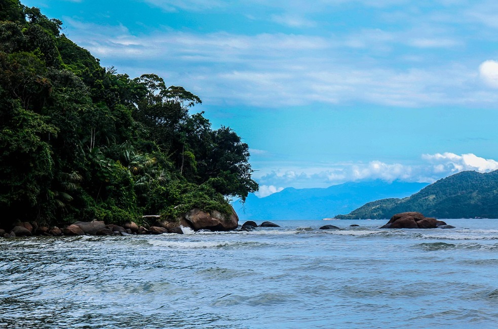 Praia da Lagoinha, no Parque Estadual da Serra do Mar, em Ubatuba - 1º/1/20215 | Foto: Ivan Cintra/Wikimedia Commons