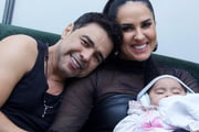 Vídeo: Graciele leva filha a show de Zezé Di Camargo pela 1ª vez