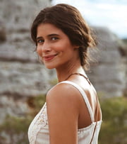 Atriz Isadora Cruz