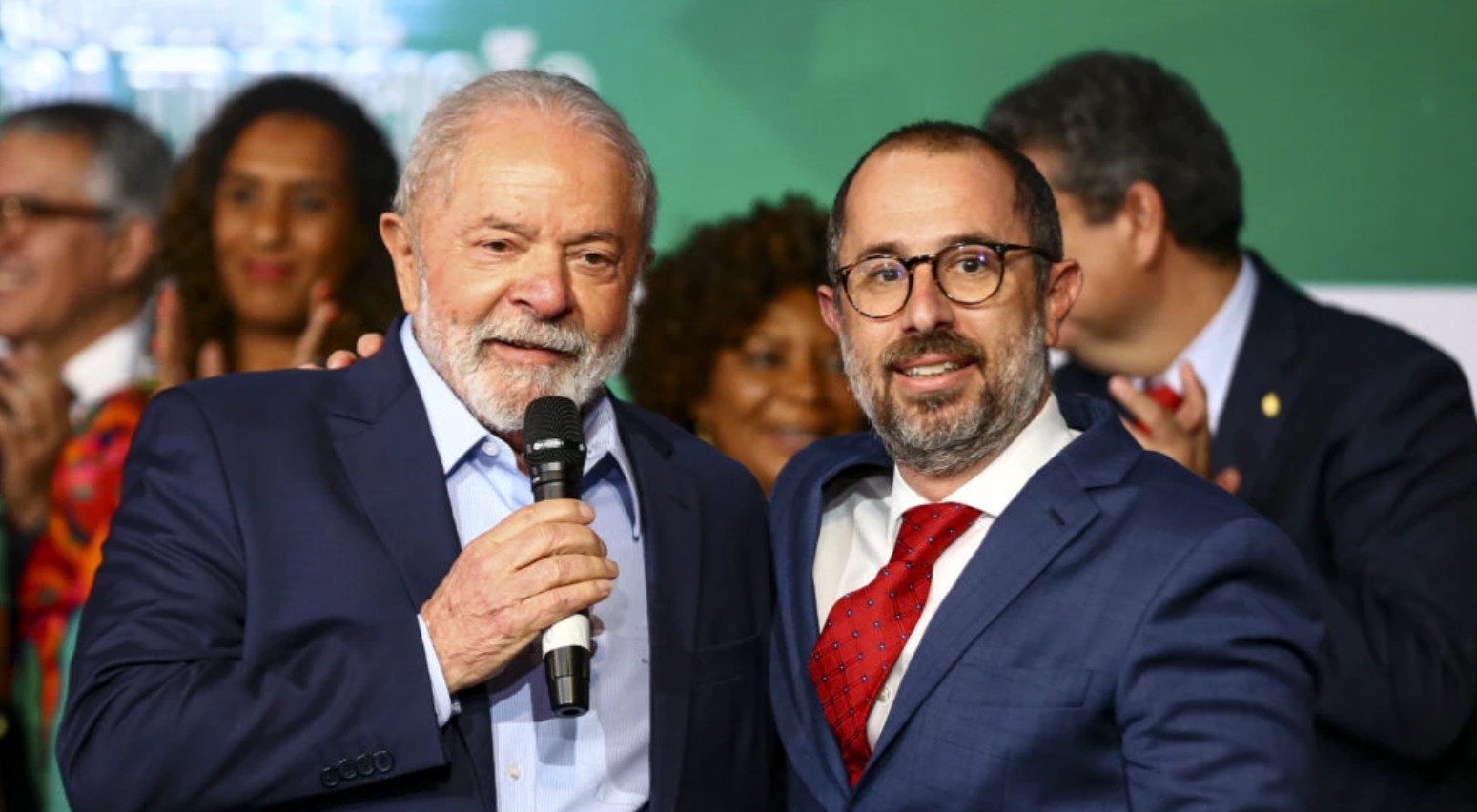 Lula e o ministro da CGU Vinícius Marques Carvalho