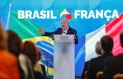 Lula em coletiva de imprensa para jornalistas em Paris Lula em coletiva de imprensa para jornalistas em Paris