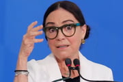A atriz Regina Duarte A atriz Regina Duarte