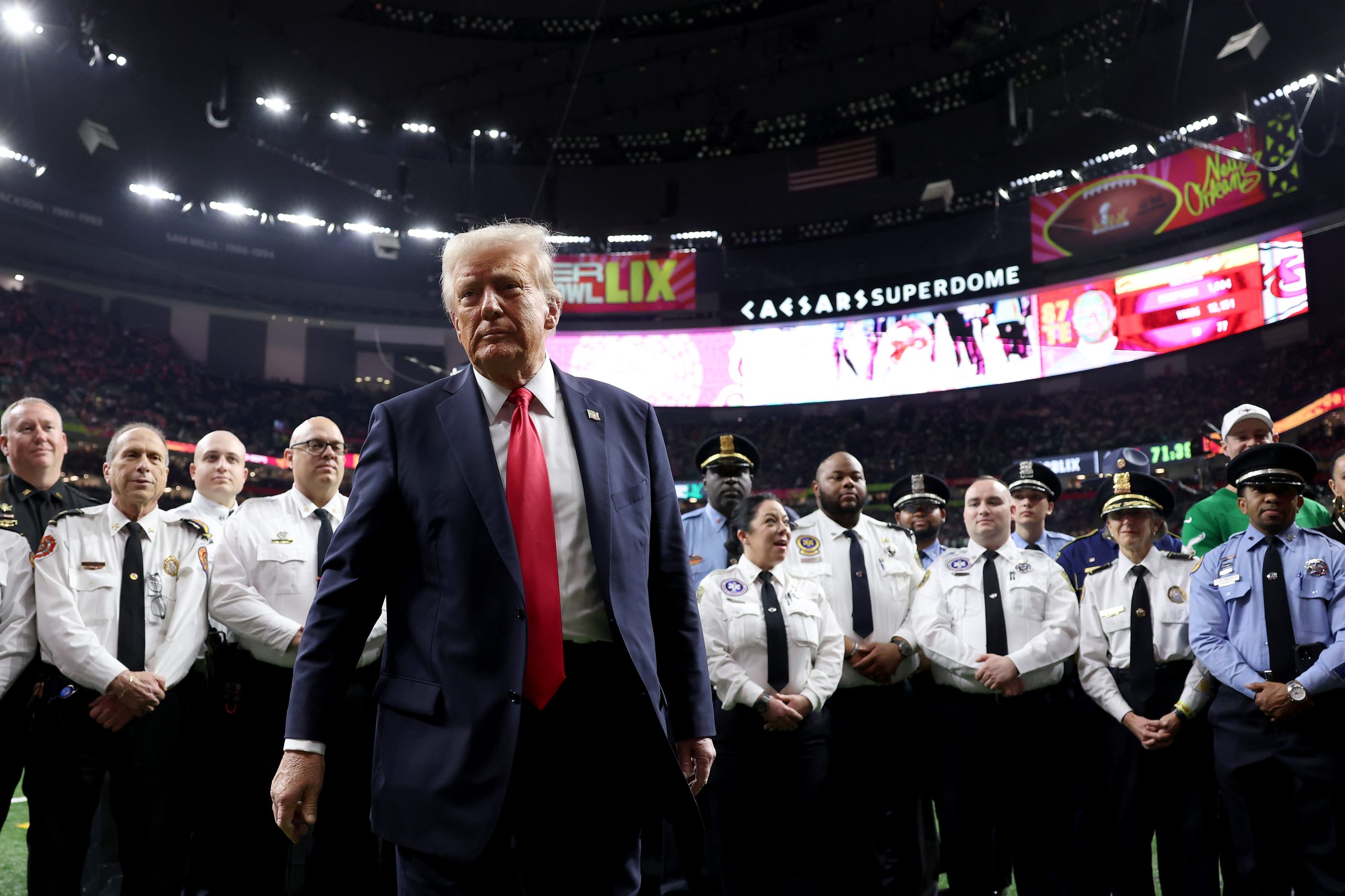 Por que Trump ameaça barrar estádio da NFL e exige volta de nome considerado racista?