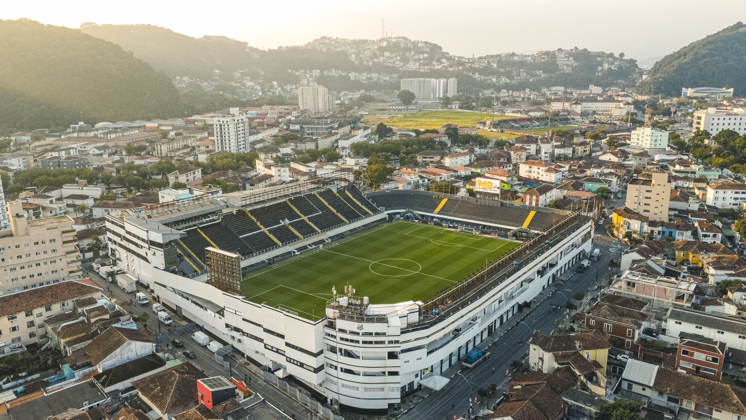Santos x Internacional: onde assistir, horário e escalações