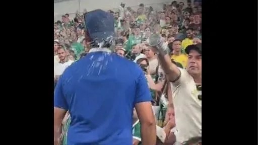 Torcedor do Chelsea provoca palmeirenses e leva troco inusitado: assista
