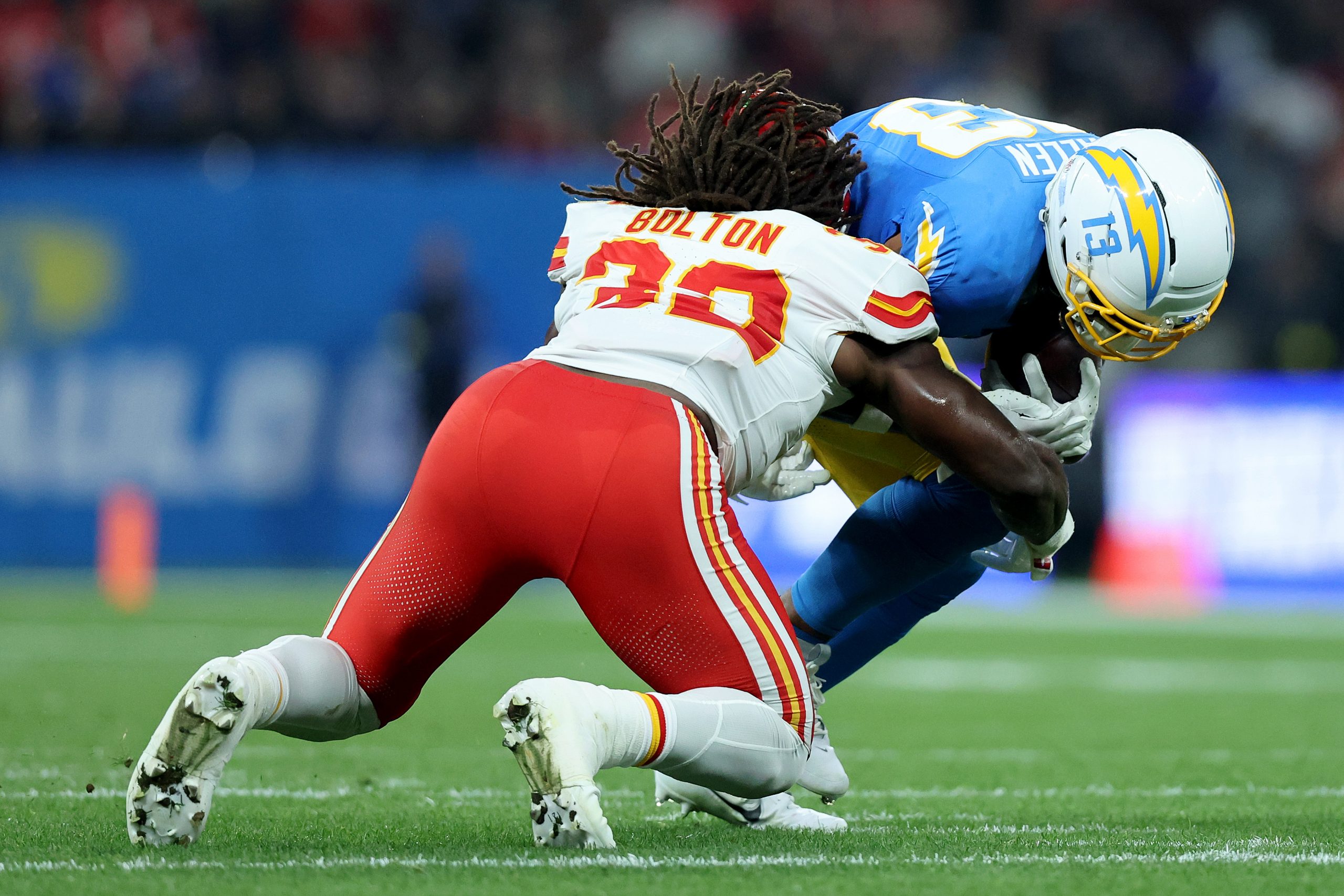 Impactos repetidos na cabeça alteram células cerebrais de jovens atletas, aponta novo estudo