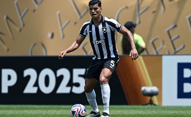 Nove das dez maiores contratações no Brasil foram de Botafogo, Flamengo e Palmeiras